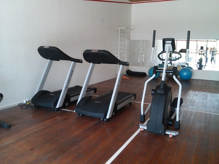 Apto con servicios, vista al mar y al Cristo