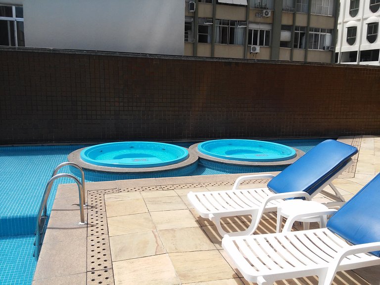 Apto con servicios, vista al mar y al Cristo