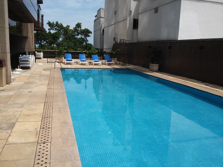 Apartamento com serviços e vista mar