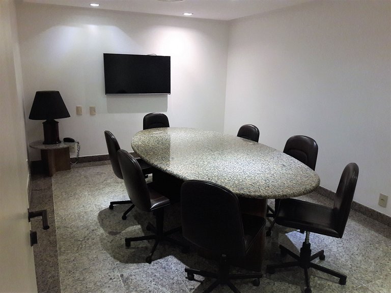 Apto con servicios, vista al mar y al Cristo