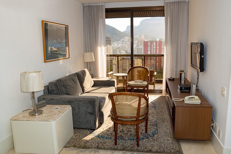 Apto con servicios, vista al mar y al Cristo