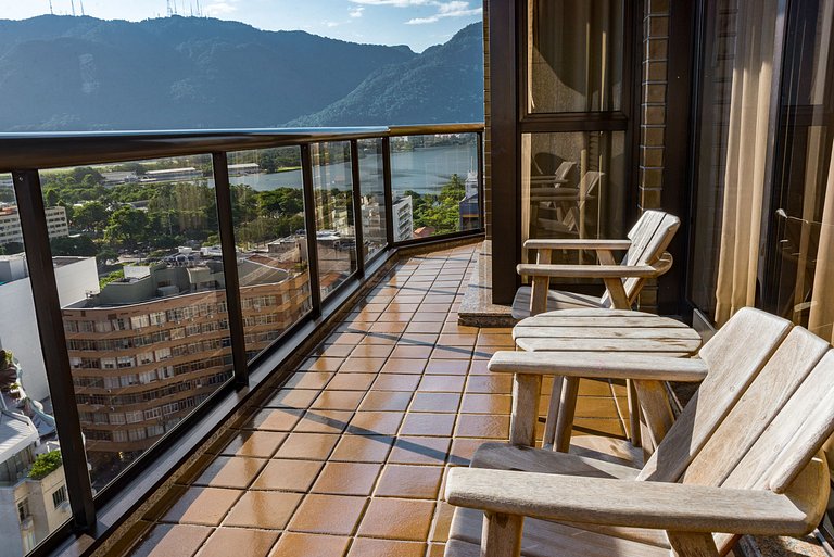 Apto con servicios, vista al mar y al Cristo