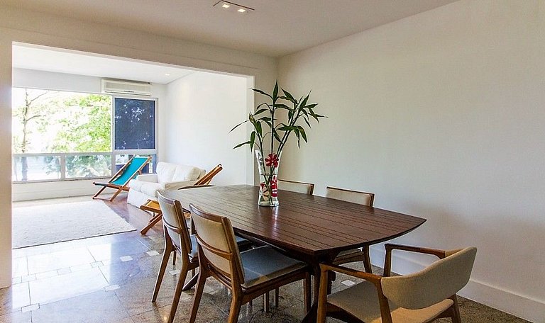 3 bedrooms beach front