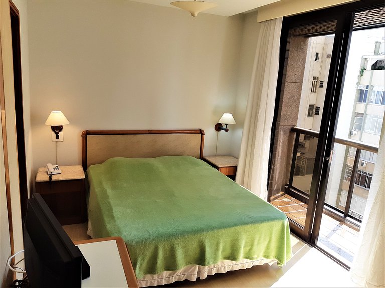 Apartamento com serviços e vista mar