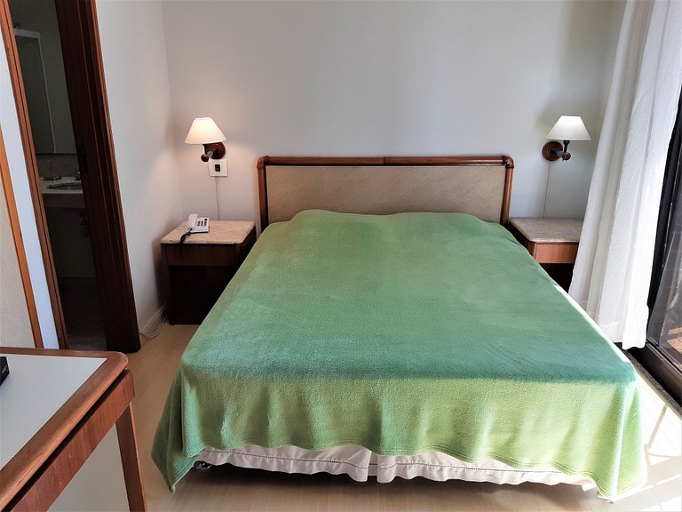 Apartamento com serviços e vista mar