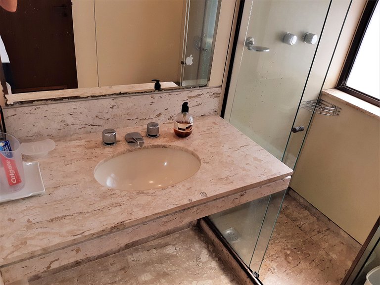 Apartamento com serviços e vista mar