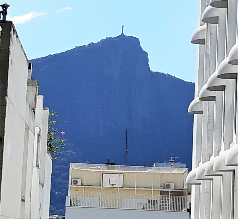 Apartamento com serviços e vista mar