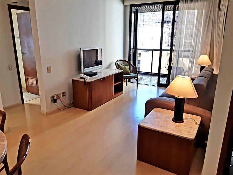 Apartamento com serviços e vista mar