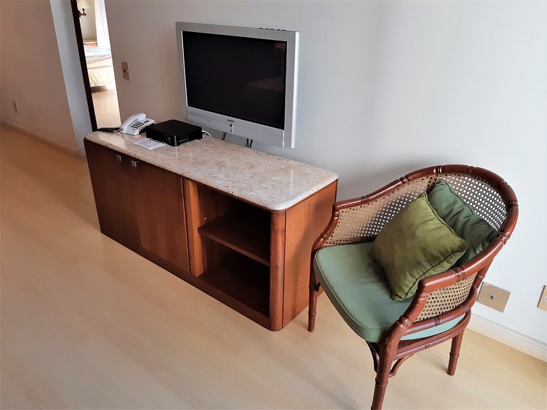 Apartamento com serviços e vista mar