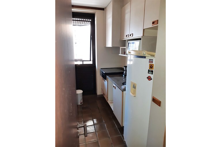 Apartamento com serviços e vista mar