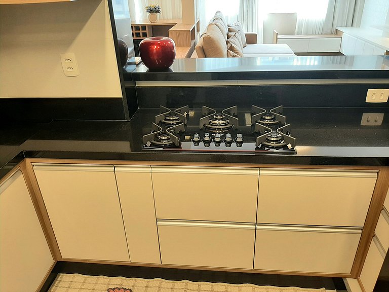 Apartamento luxo 1 quadra da praia C102