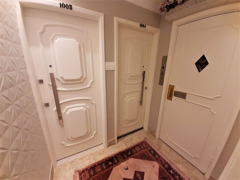 Apartamento luxo 1 quadra da praia C102