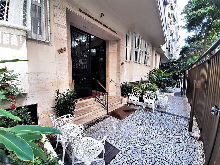 Apartamento luxo 1 quadra da praia C102