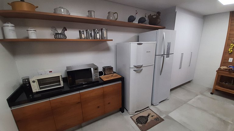 Linda casa colonial em meio a natureza