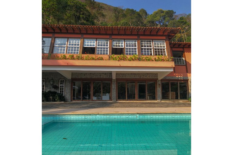 Increíble casa colonial en medio de la naturaleza
