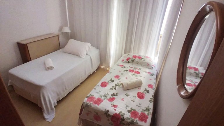 Apartamento com serviços e vista mar