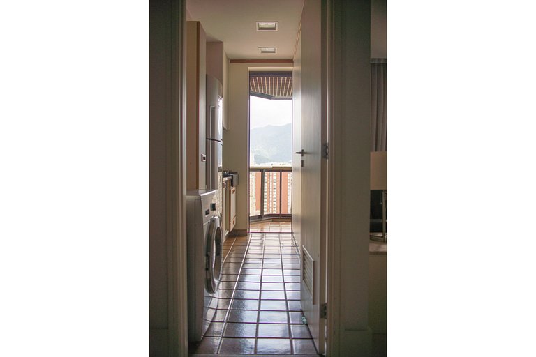 Apto com serviços e vista ao mar, Lagoa e Cristo