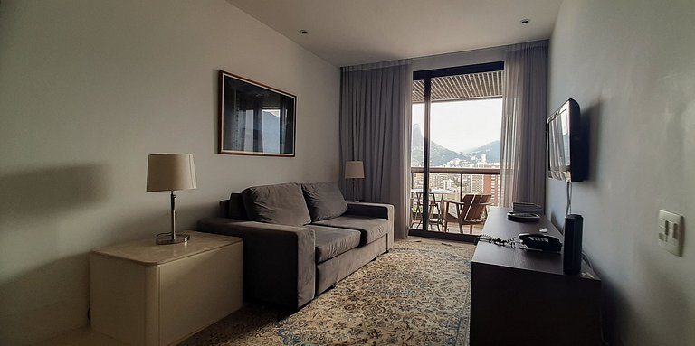 Apto con servicios, vista al mar y al Cristo