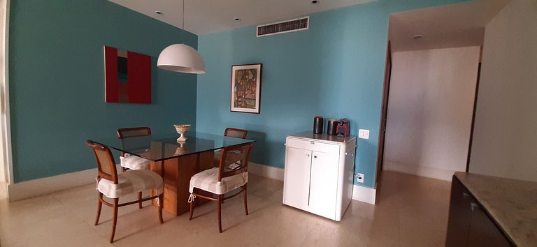 Apto con servicios, vista al mar y al Cristo