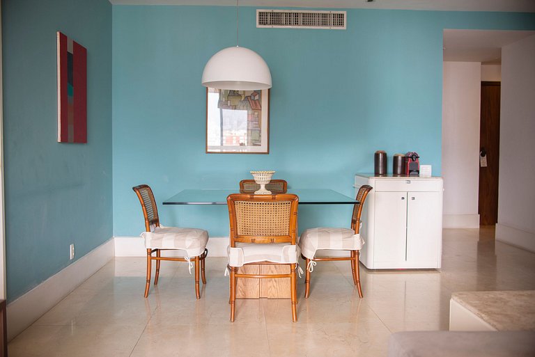 Apto con servicios, vista al mar y al Cristo