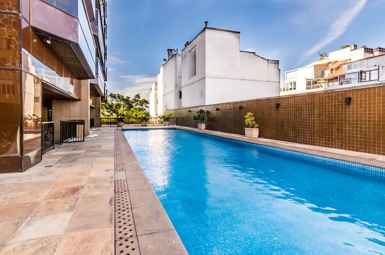 Apto com serviços e vista ao mar, Lagoa e Cristo