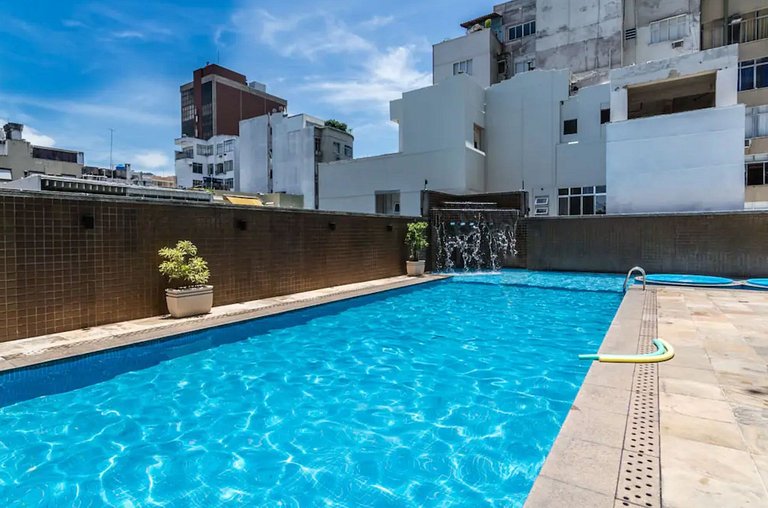 Apto con servicios, vista al mar y al Cristo