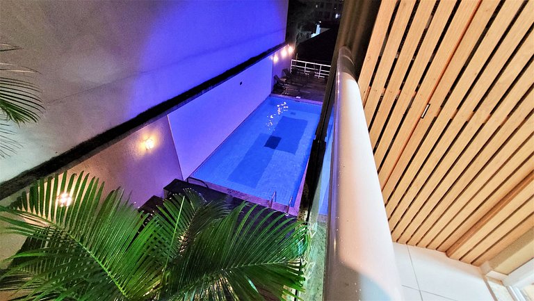 Apartamento com serviços a 300 metros do mar