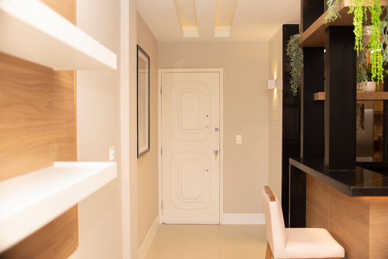 Apartamento luxo 1 quadra da praia C102