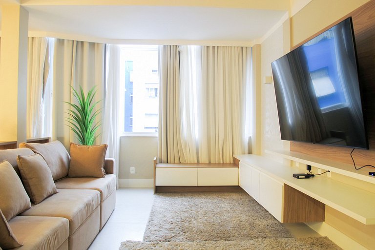 Apartamento luxo 1 quadra da praia C102