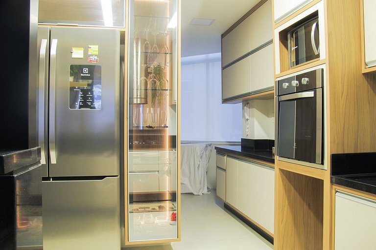 Apartamento luxo 1 quadra da praia C102