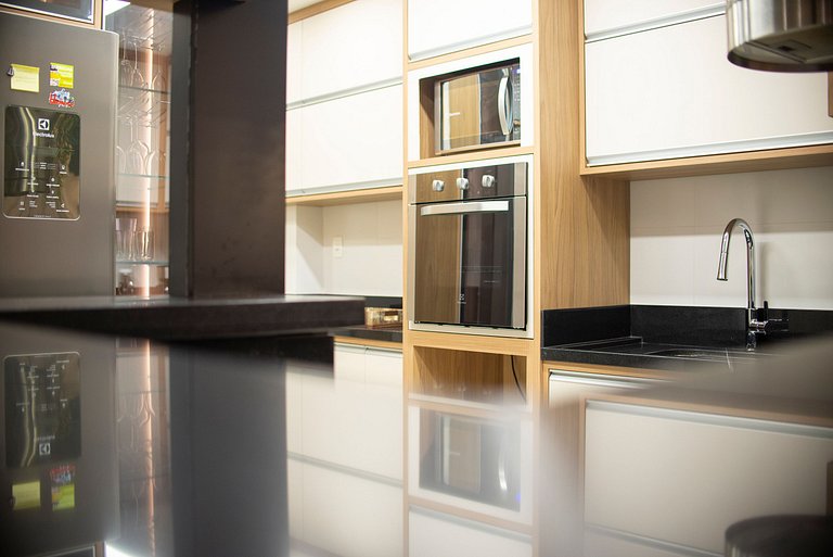 Apartamento luxo 1 quadra da praia C102