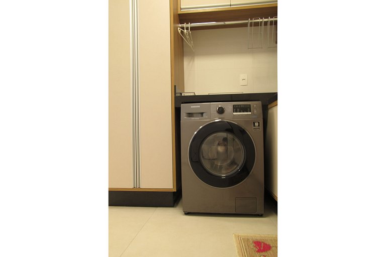 Apartamento luxo 1 quadra da praia C102