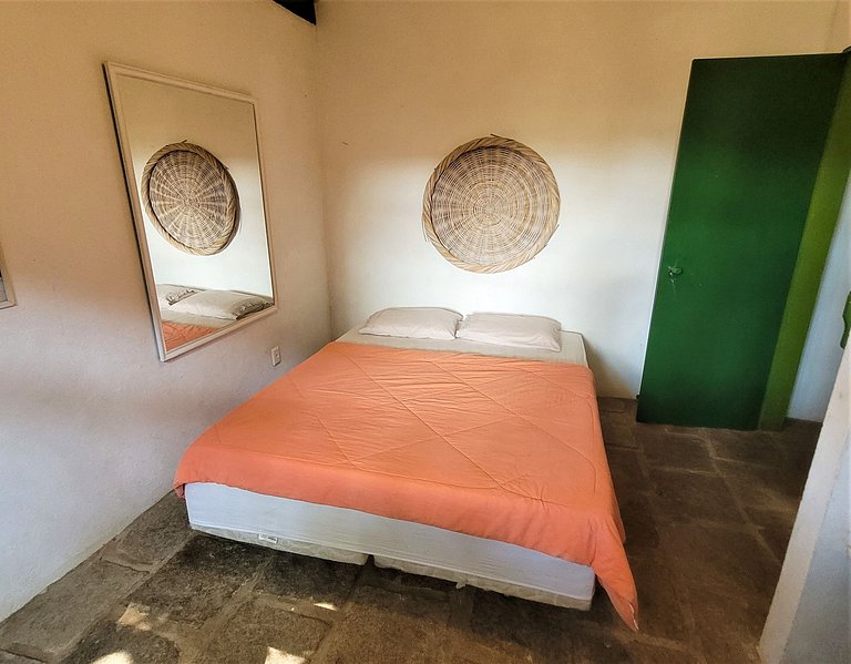 Linda casa com piscina a poucos passos da praia