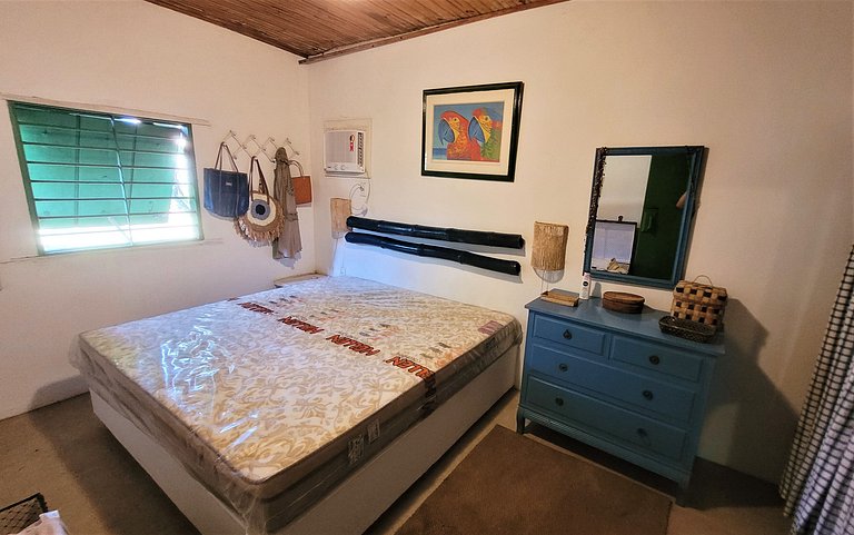 Linda casa com piscina a poucos passos da praia