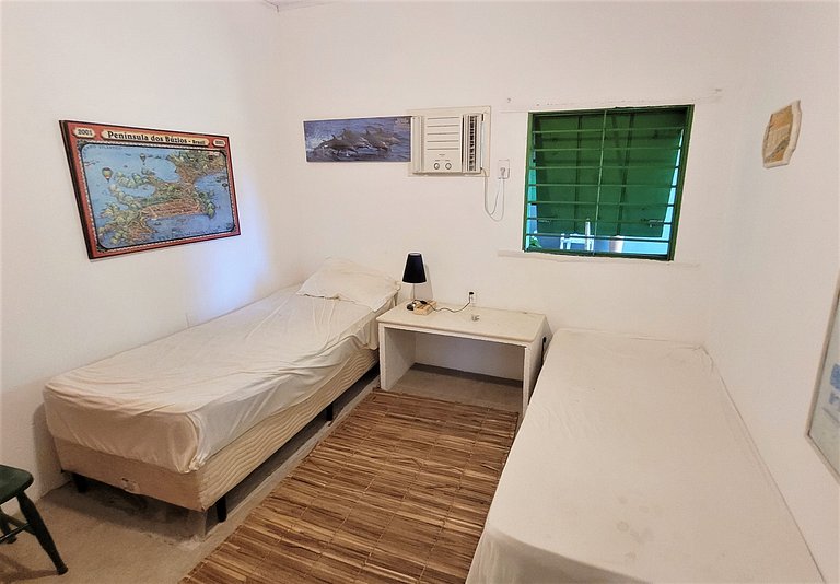 Linda casa com piscina a poucos passos da praia