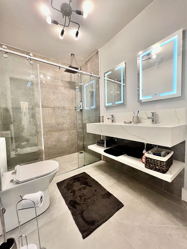 Apartamento alto padrão 1 quadra da praia
