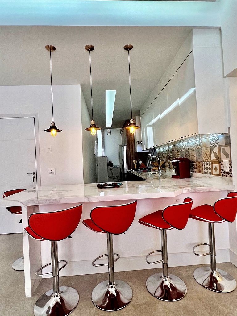 Apartamento alto padrão 1 quadra da praia
