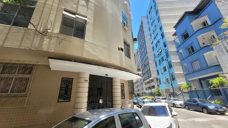 Cozy apartment 2 blocks from Copacabana beach