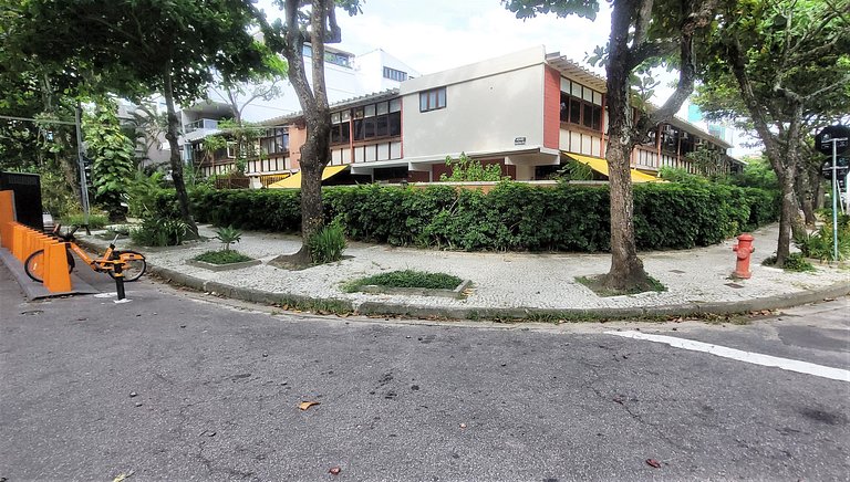 Casa ampla e arejada, apenas 100 metros do mar