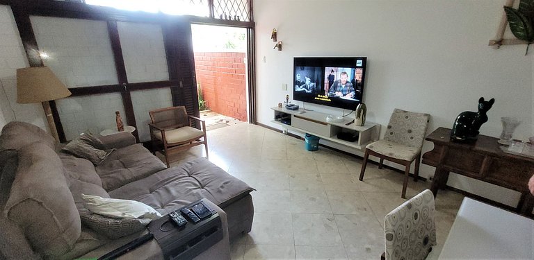 Casa ampla e arejada, apenas 100 metros do mar