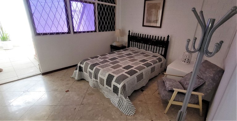 Casa ampla e arejada, apenas 100 metros do mar