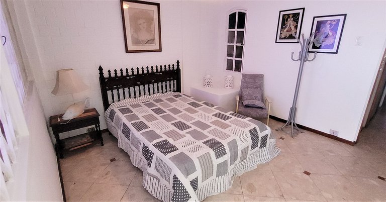 Casa ampla e arejada, apenas 100 metros do mar