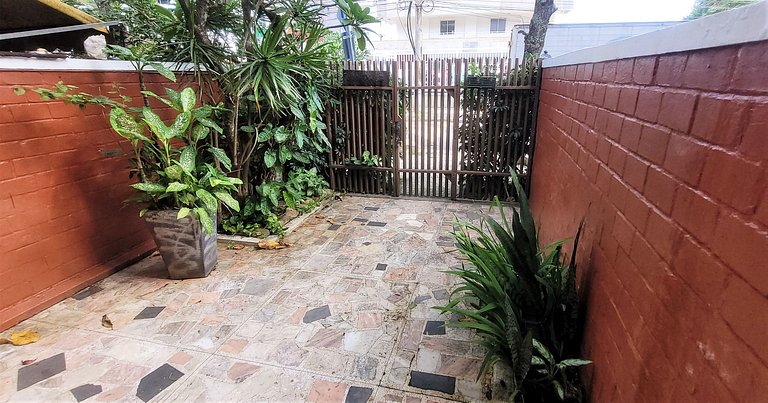 Casa ampla e arejada, apenas 100 metros do mar