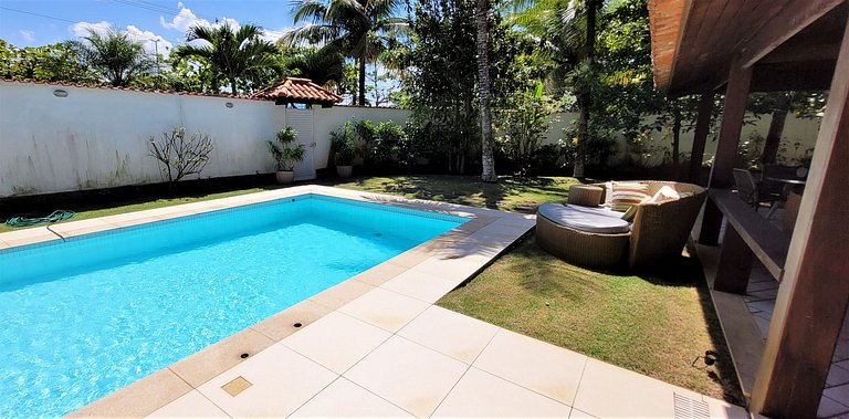 Linda casa em condominio particular