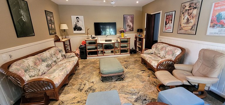 Linda casa em condominio particular
