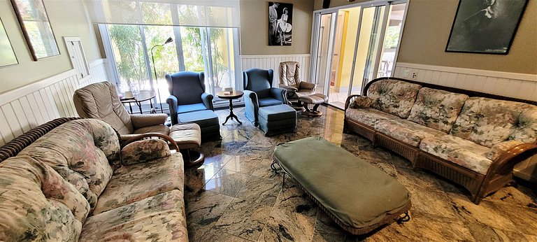 Linda casa em condominio particular