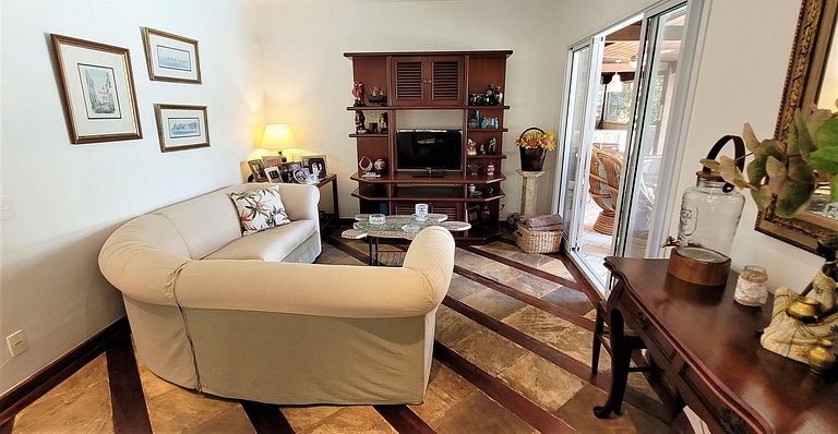 Linda casa em condominio particular