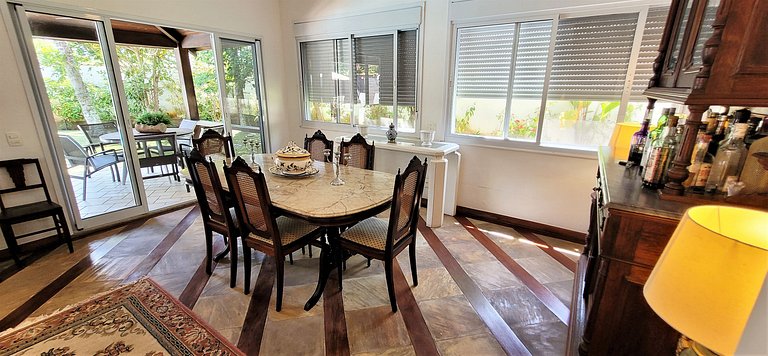 Linda casa em condominio particular