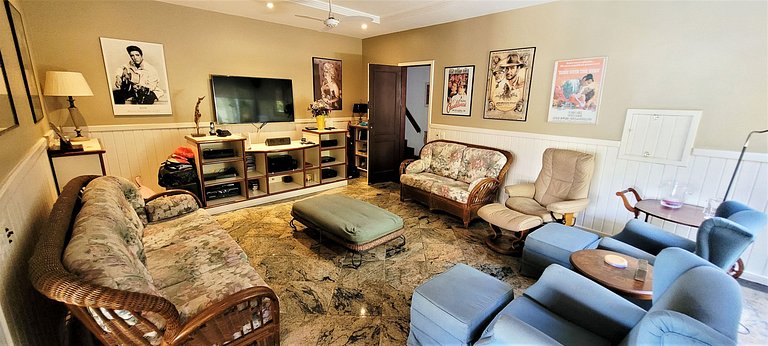 Linda casa em condominio particular