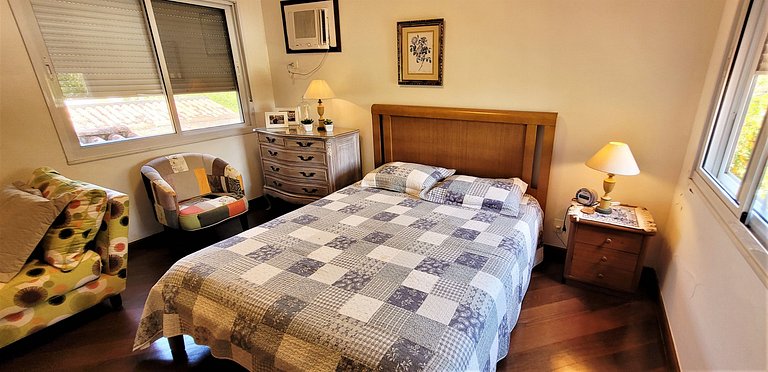 Linda casa em condominio particular